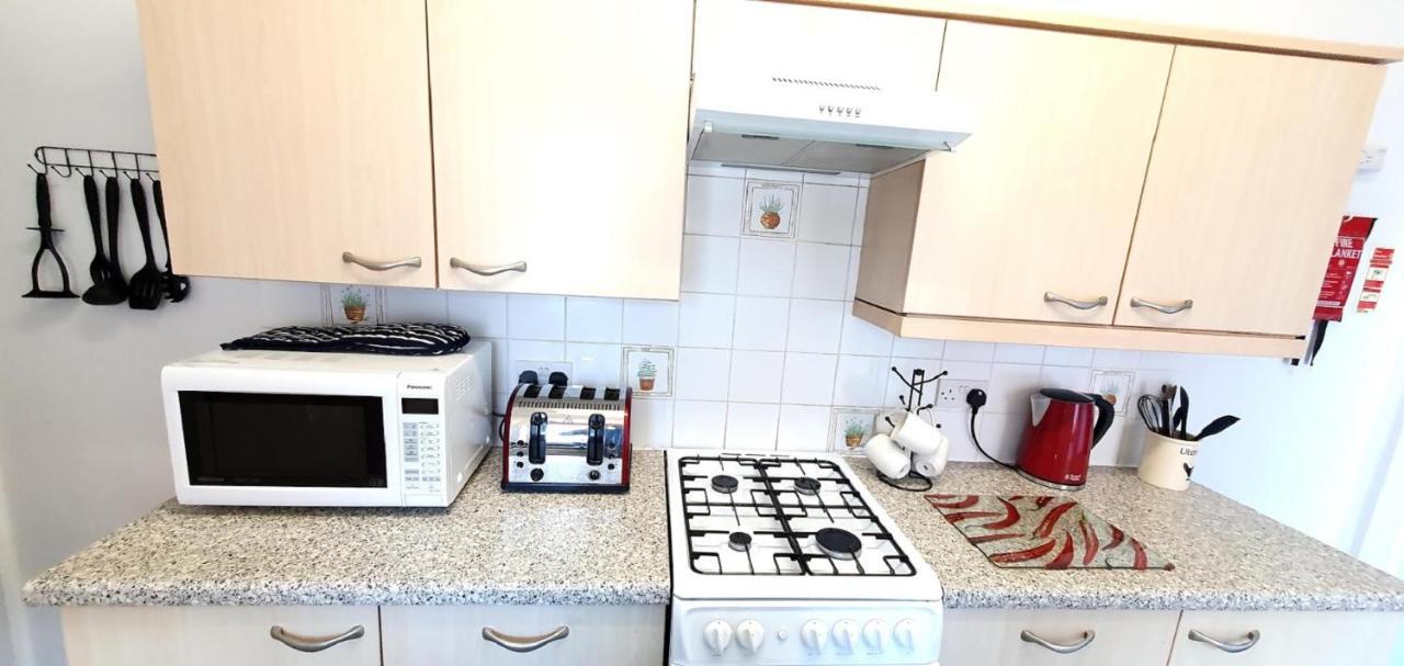 Comfortable Victorian 3 Bedroom Semi-Detached House With Fast Wi-Fi Sittingbourne Exterior foto